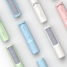 Lade das Bild in den Galerie-Viewer, MrFluffyFriend™ - Tragbare Fusselbürste