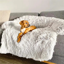 Lade das Bild in den Galerie-Viewer, MrFluffyFriend™ - Flauschiger Couchbezug für Haustiere
