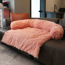 Lade das Bild in den Galerie-Viewer, MrFluffyFriend™ - Flauschiger Couchbezug für Haustiere
